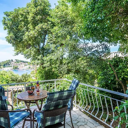 & Mara & Petrunjela - One Bedroom With Terrace And Sea View