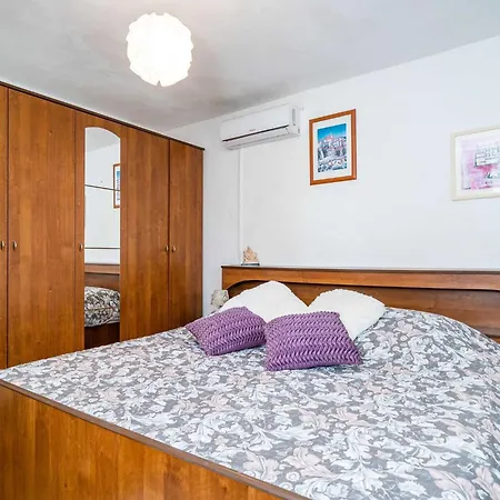 Διαμέρισμα & Mara & Petrunjela - One Bedroom With Terrace And Sea View