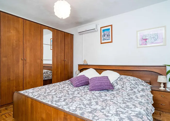 Apartament & Mara & Petrunjela - One Bedroom With Terrace And Sea View