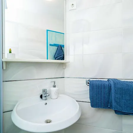 アパート & Mara & Petrunjela - One Bedroom With Terrace And Sea View *