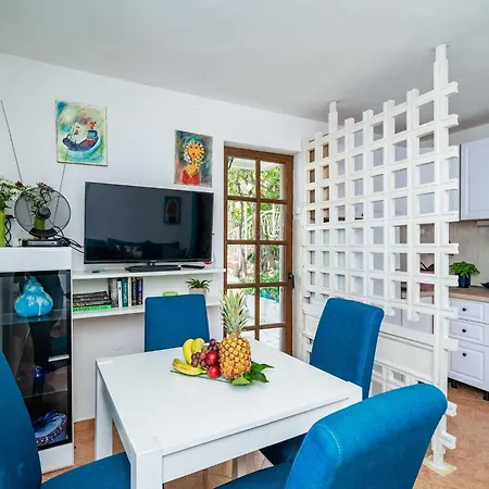 アパート & Mara & Petrunjela - One Bedroom With Terrace And Sea View *